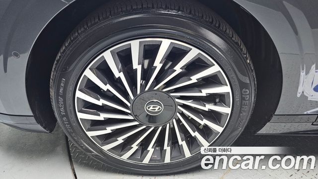 Hyundai Grandeur GN7 2,5 Gasoline 2WD Calligraphy - фото 3