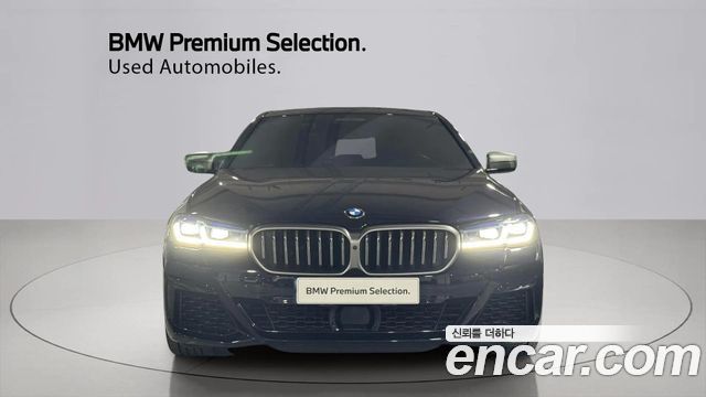 BMW 5-Series G30 M550i xDrive - фото 2