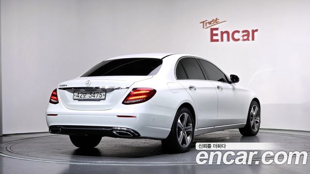 Mercedes-Benz E-Class W213 E220d Avantgarde - фото 1