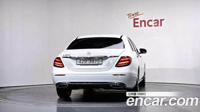 Mercedes-Benz E-Class W213 E220d Avantgarde - фото 3