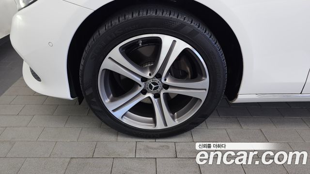 Mercedes-Benz E-Class W213 E220d Avantgarde - фото 4