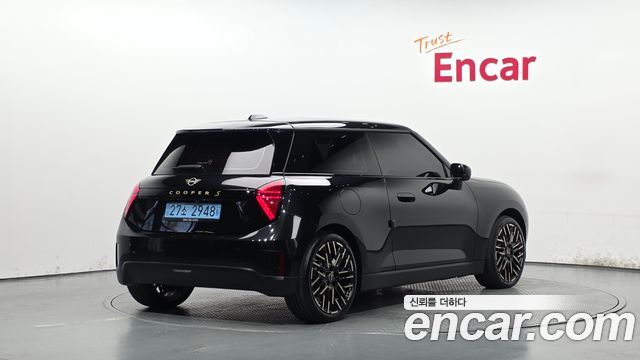 Mini Cooper 4-го поколения SE Favoured - фото 1