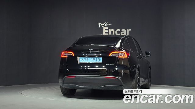 Tesla Model Y Long Range AWD - фото 3