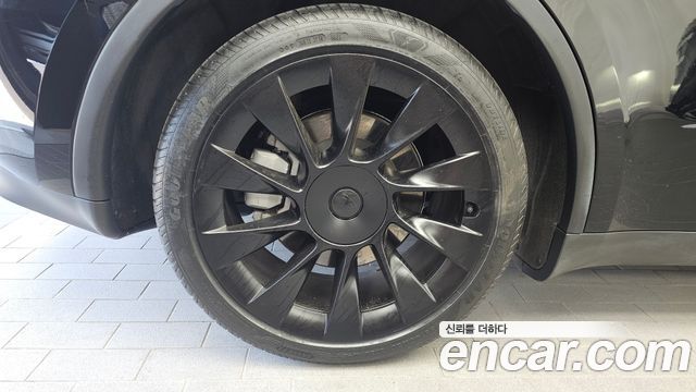 Tesla Model Y Long Range AWD - фото 4