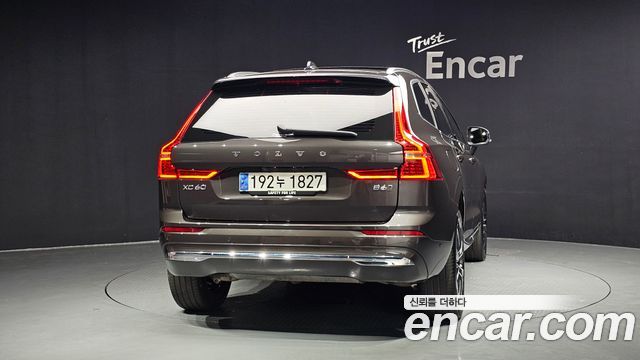 Volvo XC60 2-го поколения B6 Ultimate Bright - фото 3