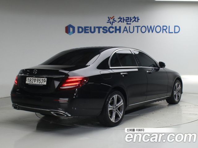 Mercedes-Benz E-Class W213 E220d Avantgarde - фото 1