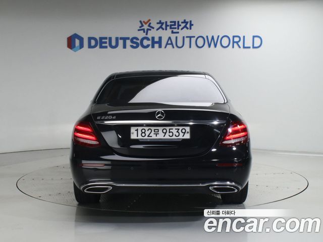 Mercedes-Benz E-Class W213 E220d Avantgarde - фото 3