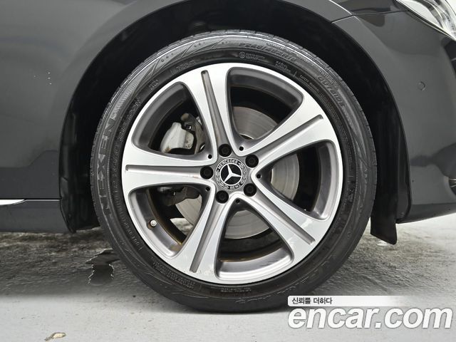Mercedes-Benz E-Class W213 E220d Avantgarde - фото 4