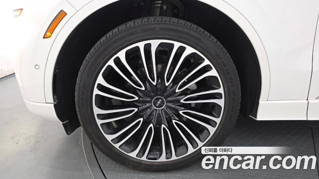 Lincoln Aviator 2-го поколения 3.0 Black Label AWD - фото 3