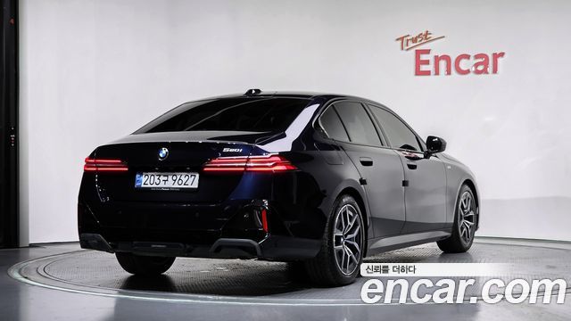 BMW 5-Series G60 520i M Sport - фото 1