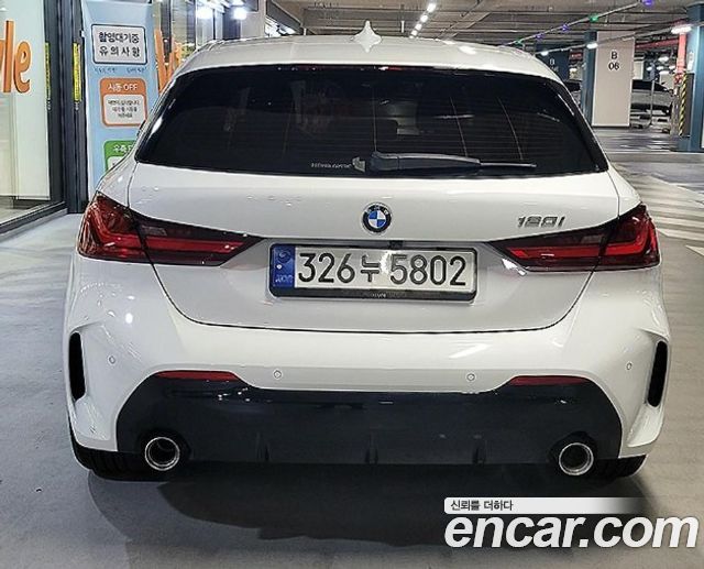 BMW 1-Series F40 120i M Sports - фото 3