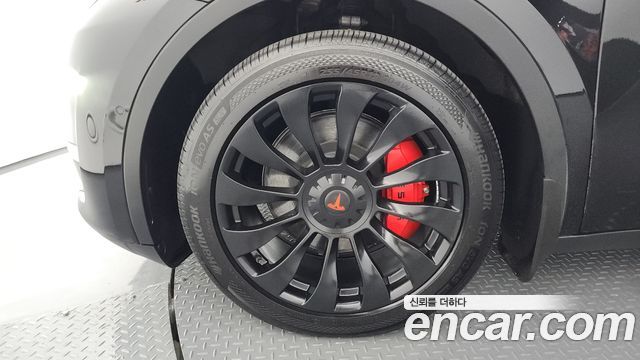 Tesla Model Y Long Range AWD - фото 4