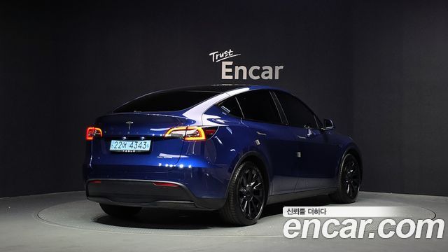 Tesla Model Y Standard Range RWD - фото 1
