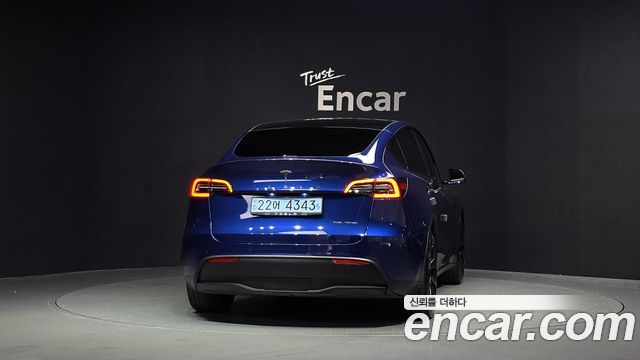 Tesla Model Y Standard Range RWD - фото 3