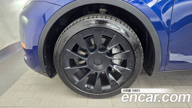 Tesla Model Y Standard Range RWD - фото 4