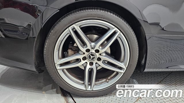 Mercedes-Benz E-Class W213 E220d Cabriolet - фото 4