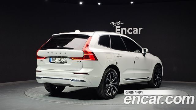 Volvo XC60 2-го поколения B6 Ultimate Bright - фото 1