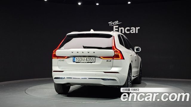 Volvo XC60 2-го поколения B6 Ultimate Bright - фото 3