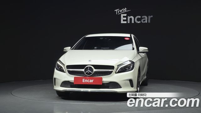 Mercedes-Benz A-Class W176 A200 - фото 2