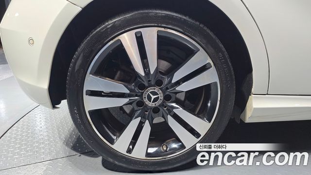 Mercedes-Benz A-Class W176 A200 - фото 4