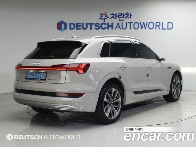 Audi e-tron 55 Quattro - фото 1