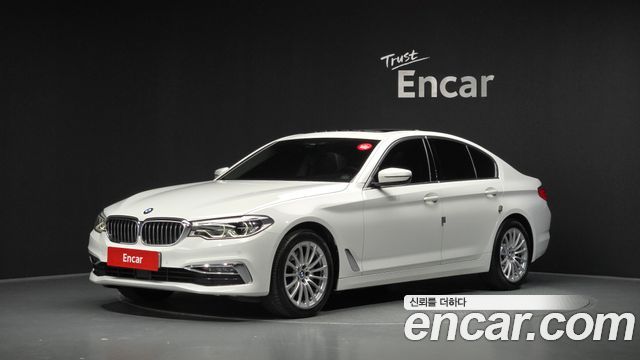 BMW 5-Series G30 520i Luxury - фото 0