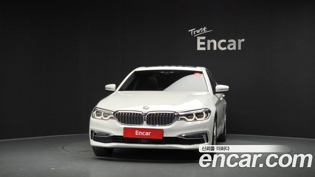 BMW 5-Series G30 520i Luxury - фото 2