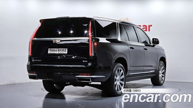 Cadillac Escalade 5-го поколения 6.2 ESV ESV Premium Luxury Platinum - фото 1