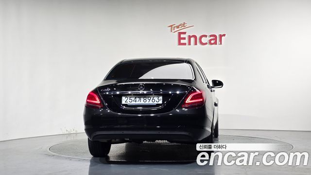 Mercedes-Benz C-Class W205 C200 - фото 3
