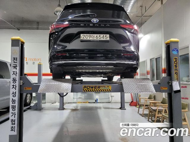 Toyota Sienna 4-го поколения 2.5 Hybrid AWD - фото 1
