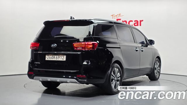 Kia Carnival Новый 9-Seater Luxury - фото 1