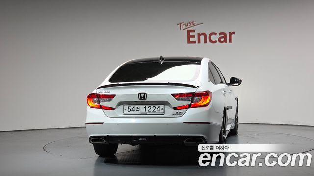 Honda Accord 10-го поколения 2.0 Turbo Sport - фото 2