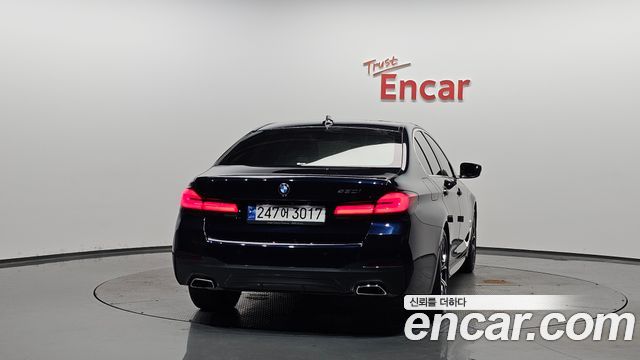 BMW 5-Series G30 530i M Sport Package - фото 2