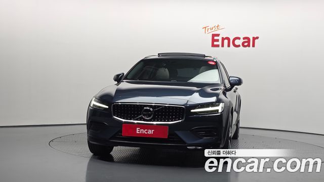 Volvo V60 2-го поколения T5 Pro AWD - фото 2