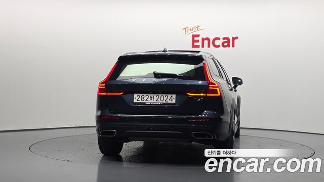 Volvo V60 2-го поколения T5 Pro AWD - фото 3