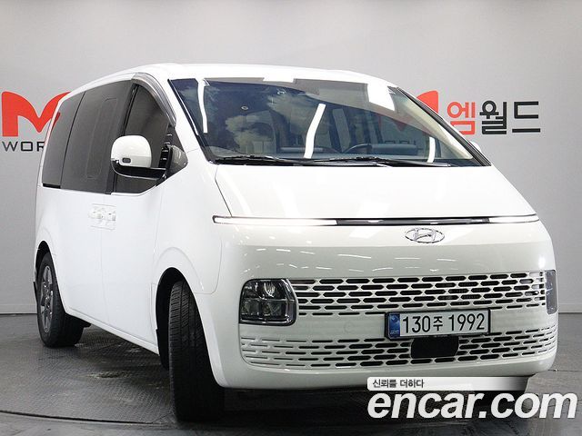Hyundai Staria Tourer 9-Seater Modern - фото 1