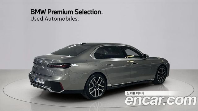 BMW 7-Series G70 740i xDrive M Sport Limited - фото 1