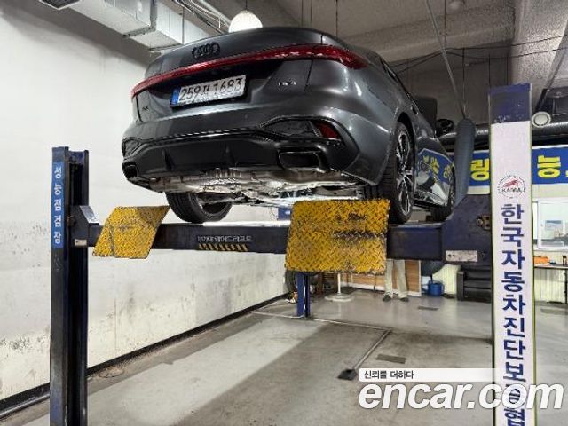 Audi A5 B10 40 TFSI Quattro S Line Black Edition - фото 1