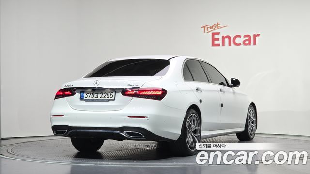 Mercedes-Benz E-Class W213 E220d 4MATIC AMG Line - фото 1