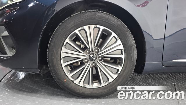 Kia K7 Premier, гибрид Prestige - фото 4