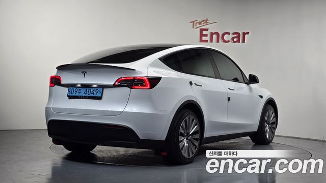 Tesla Model Y RWD - фото 1