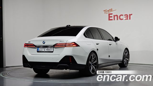 BMW 5-Series G60 530i xDrive M Sport - фото 1