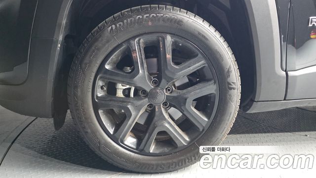 Jeep Renegade 1.3 Limited - фото 4