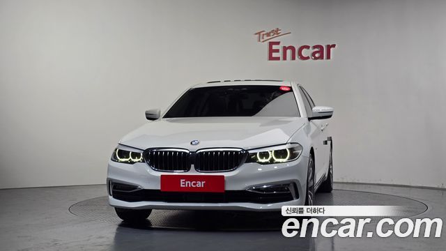 BMW 5-Series G30 520i Luxury - фото 2