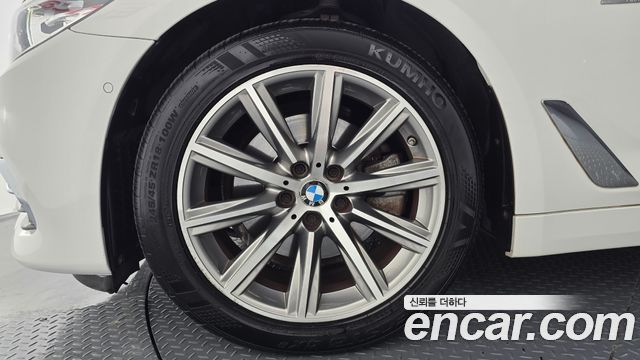 BMW 5-Series G30 520i Luxury - фото 4