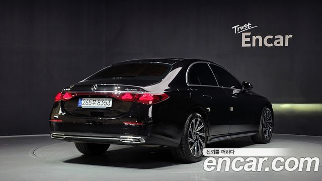 Mercedes-Benz E-Class W214 E300 4MATIC Exclusive - фото 1