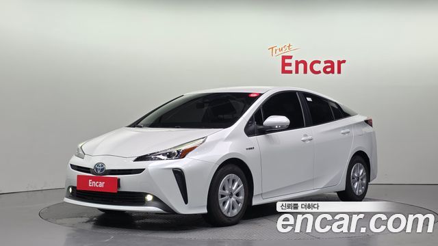 Toyota Prius 4-го поколения 1.8 - фото 0
