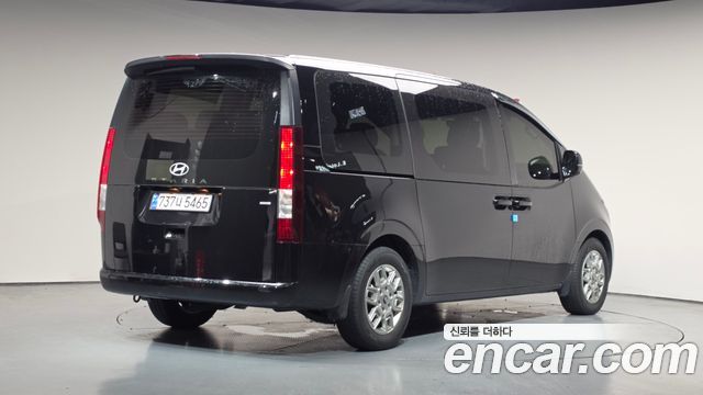 Hyundai Staria 4WD Tourer 11-Seater Modern - фото 1