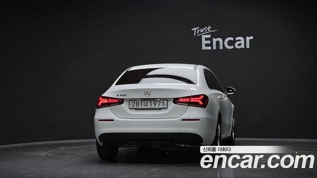 Mercedes-Benz A-Class W177 A220 Sedan - фото 3
