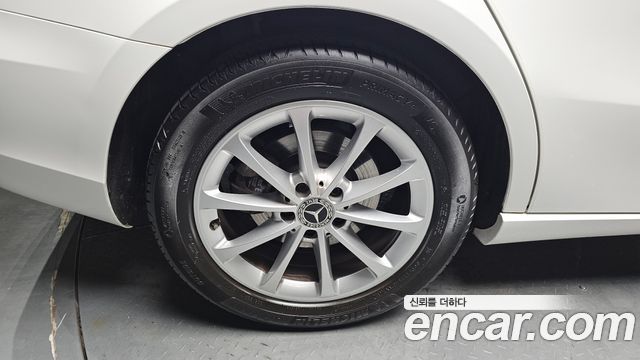 Mercedes-Benz A-Class W177 A220 Sedan - фото 4